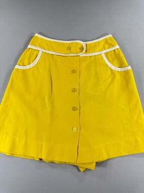 Vintage Yellow Skort Jorts Women White Contrast Trim and Pockets tenniscore
